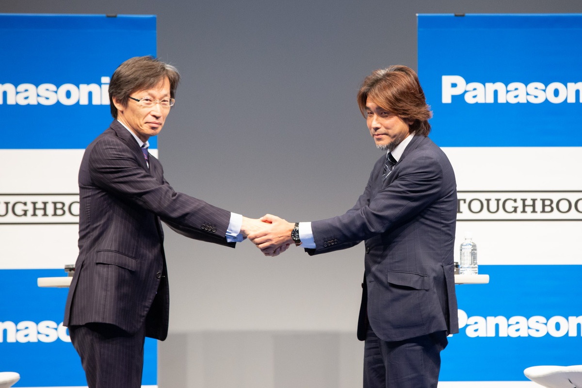 対談の最後は固い握手を交わした。「次世代チケッティングソリューション」の今後の両社の展開に注目だ。