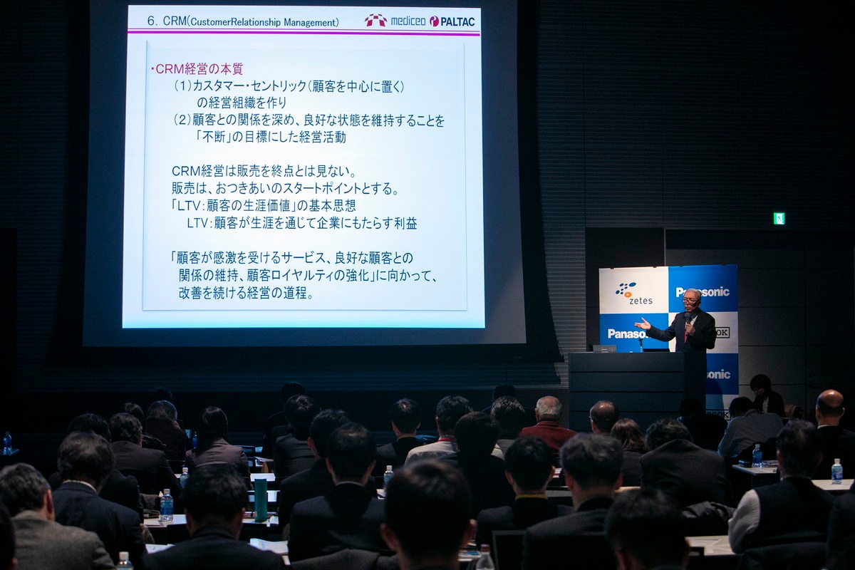 物流セミナーの会場は多くの聴衆で埋まり、物流業での働き方改革や先端技術に対する関心の高さが伺われた。